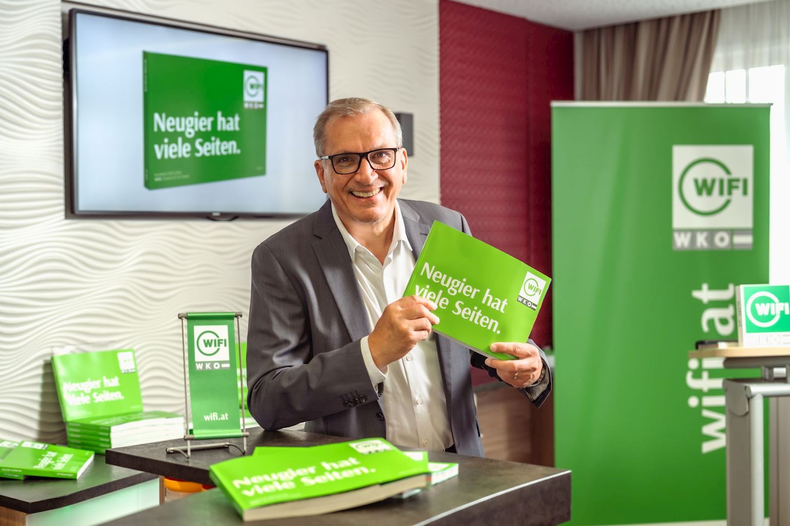 „Neugier hat viele Seiten“ – Das neue WIFI-Kursbuch ist da! | WIFI Kärnten