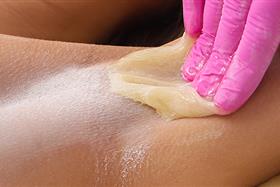 Haarentfernung mit Zuckerpaste    