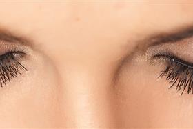 Wimpernbehandlung  
